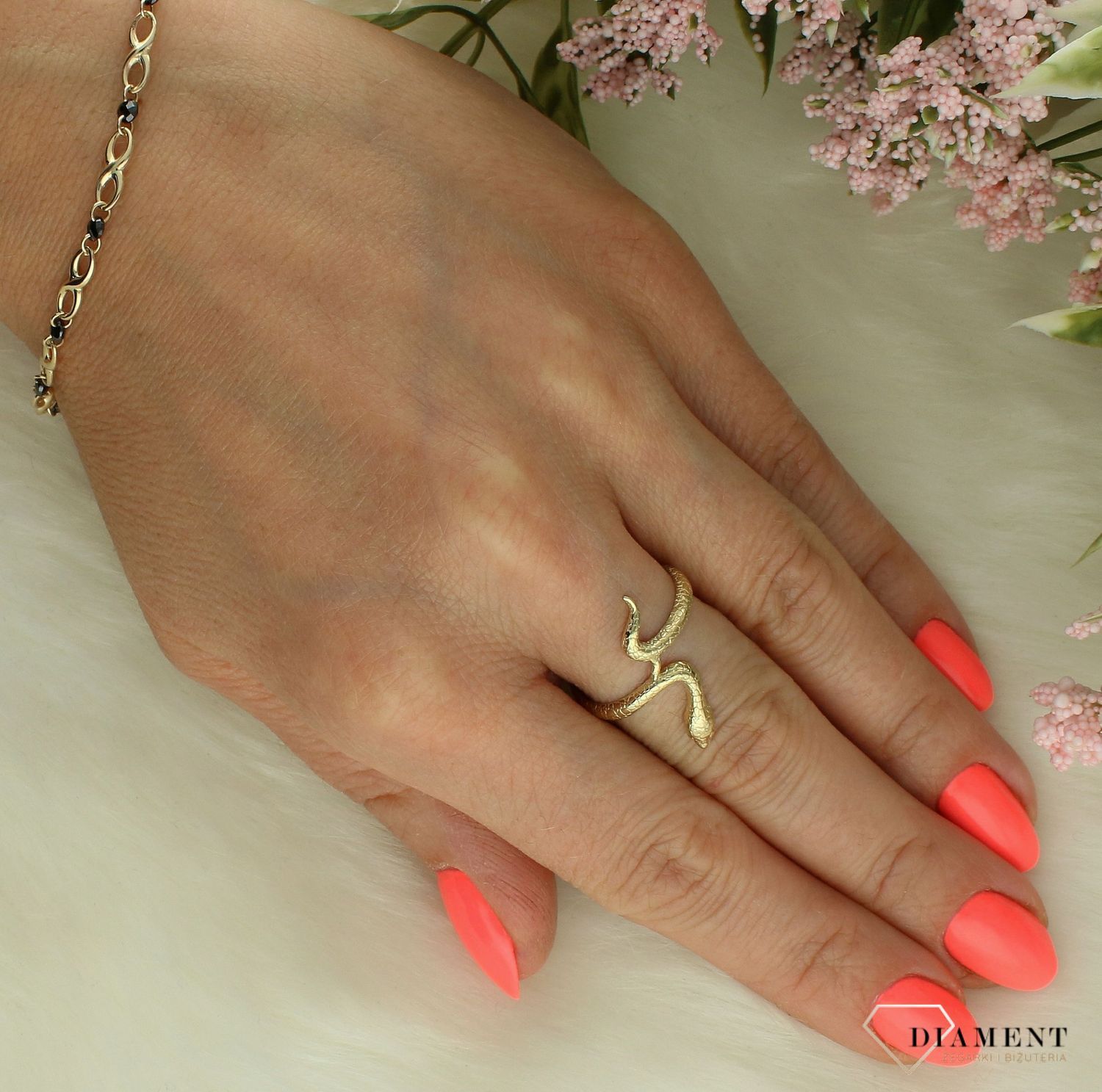 Złoty pierścionek damski. Złoty pierścionek na prezent. Pierścionek złoty dla kobiety. Złoty pierścionek próby 375 (4).jpg